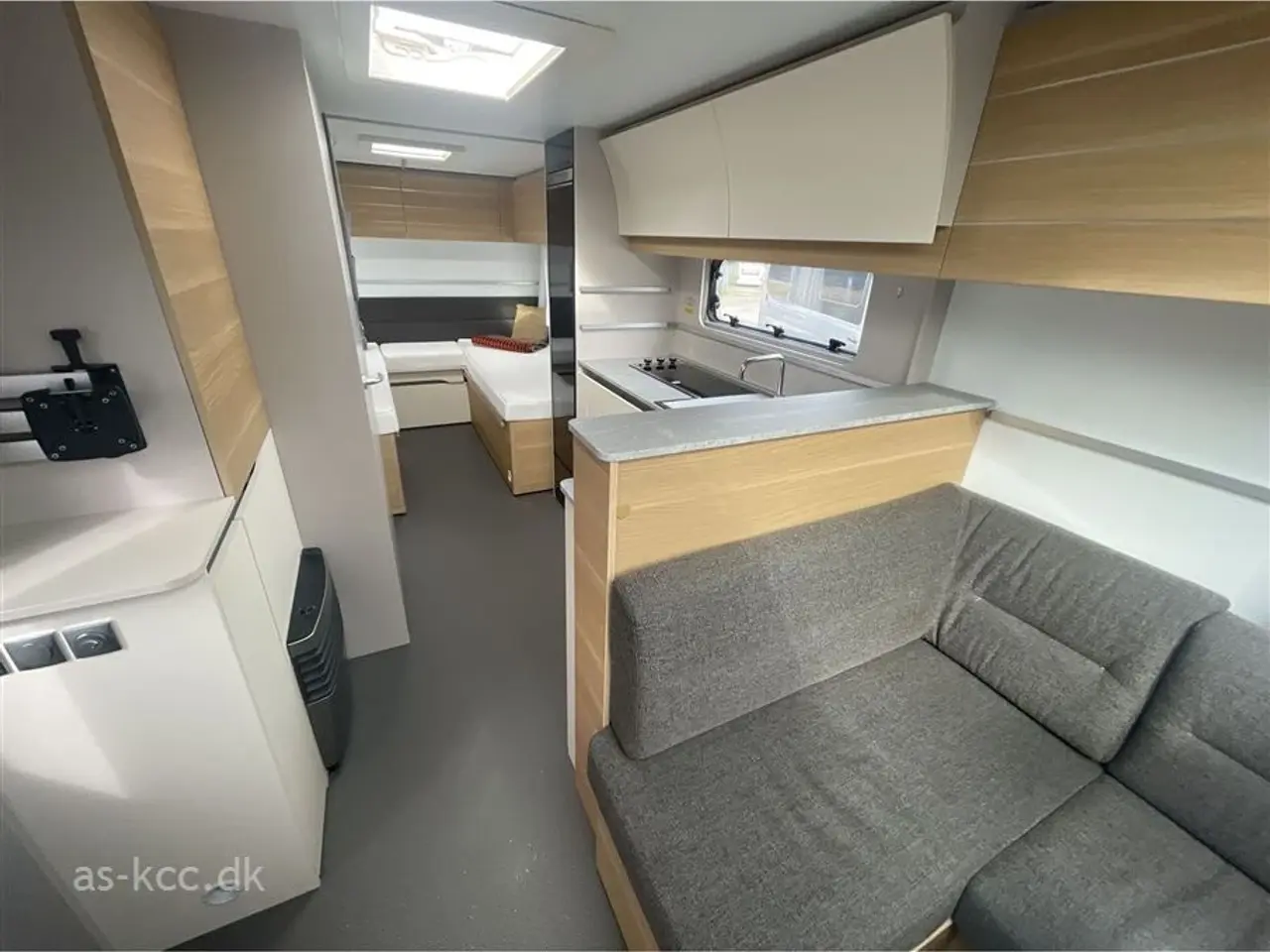 Billede 12 - 2022 - Adria Adora 613 UL   Adria Adora 613 UL årgang 2022 5 sovepladser, 6 siddepladser Isabella Penta fortelt 3,5 m. Dørmarkise til Penta SÆLGES FOR KUNDE