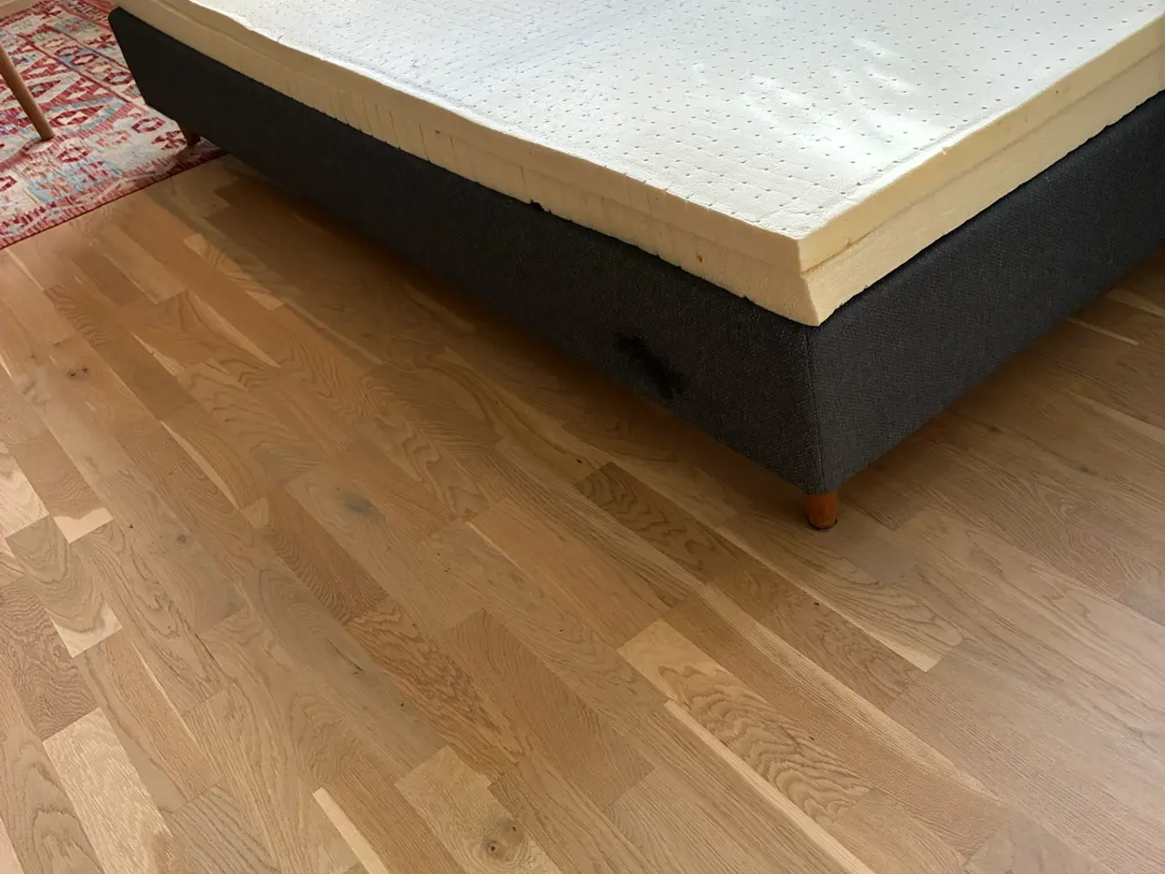 Billede 1 - Seng med dobbelt topmadras