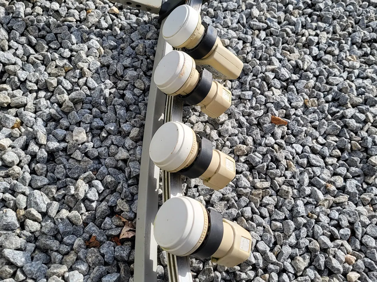 Billede 2 - Parabol skærm TRIAX 100 cm. Med 4 stk. LNB hoveder