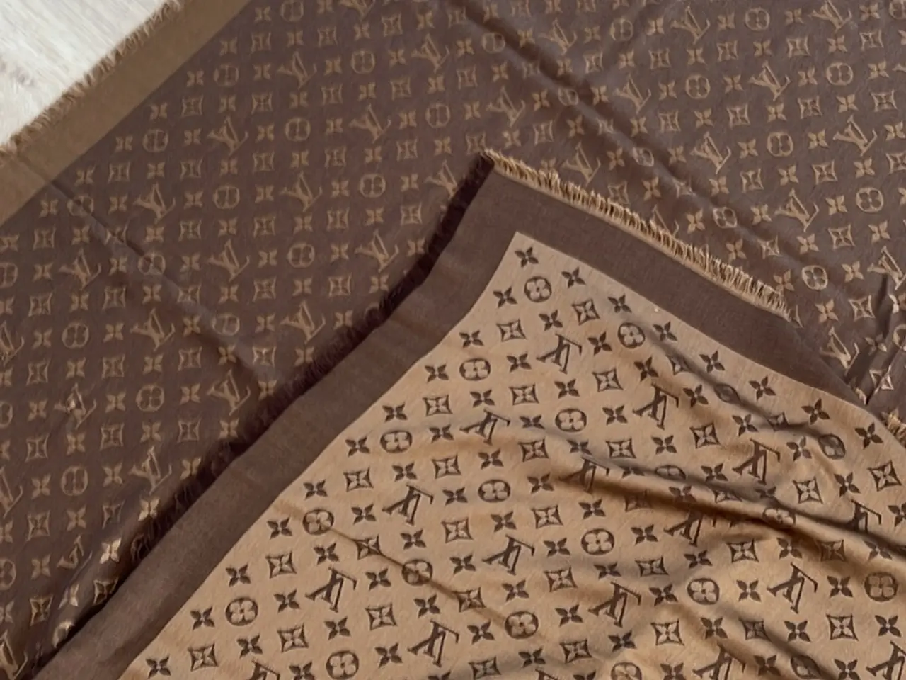 Billede 2 - Louis Vuitton tørklæde kvittering medfølger