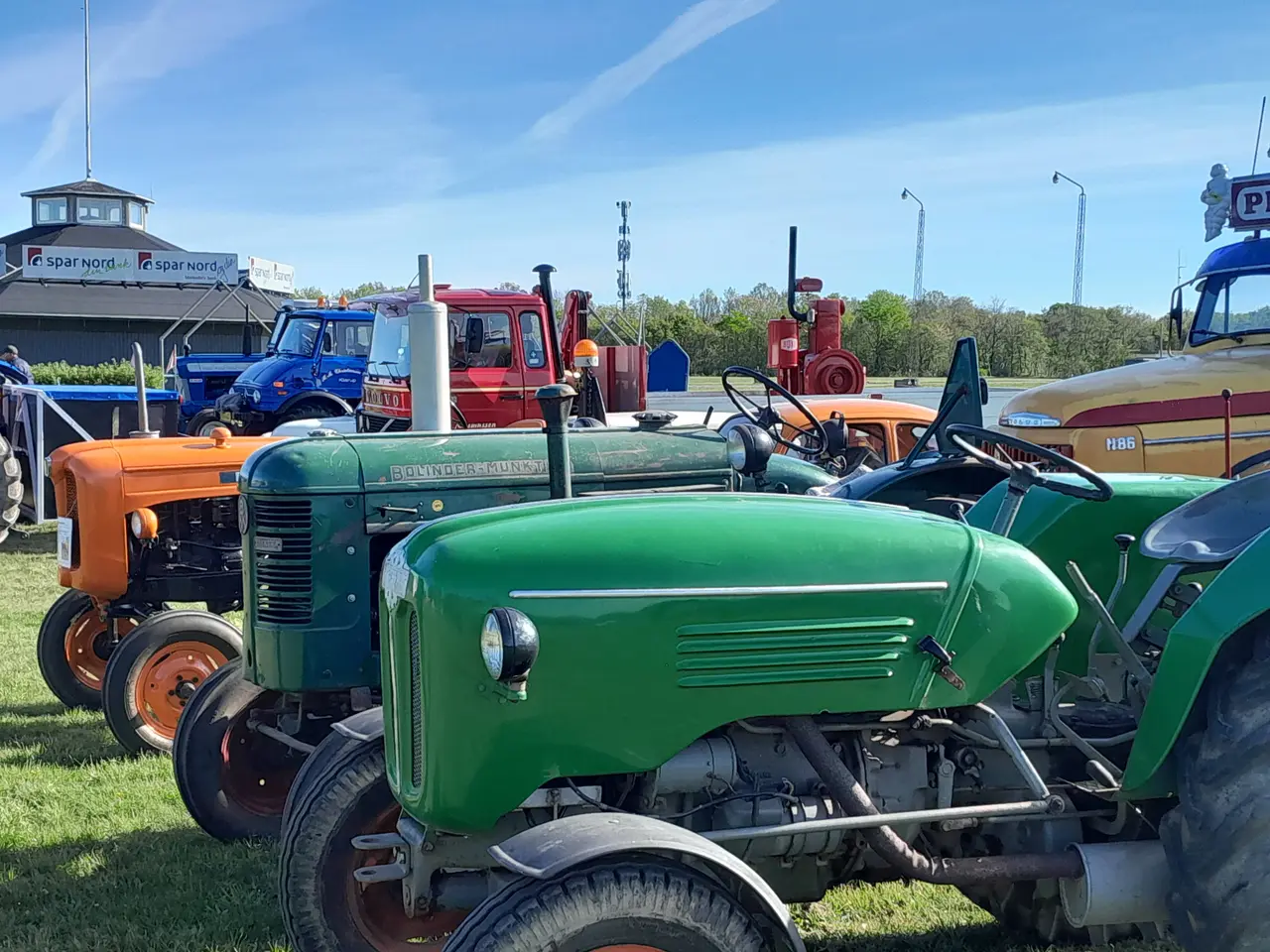 Billede 1 - Veteran traktor Kramer KL300 købes
