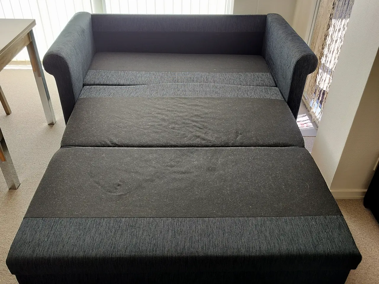 Billede 2 - Sovesofa i grå/sort stof