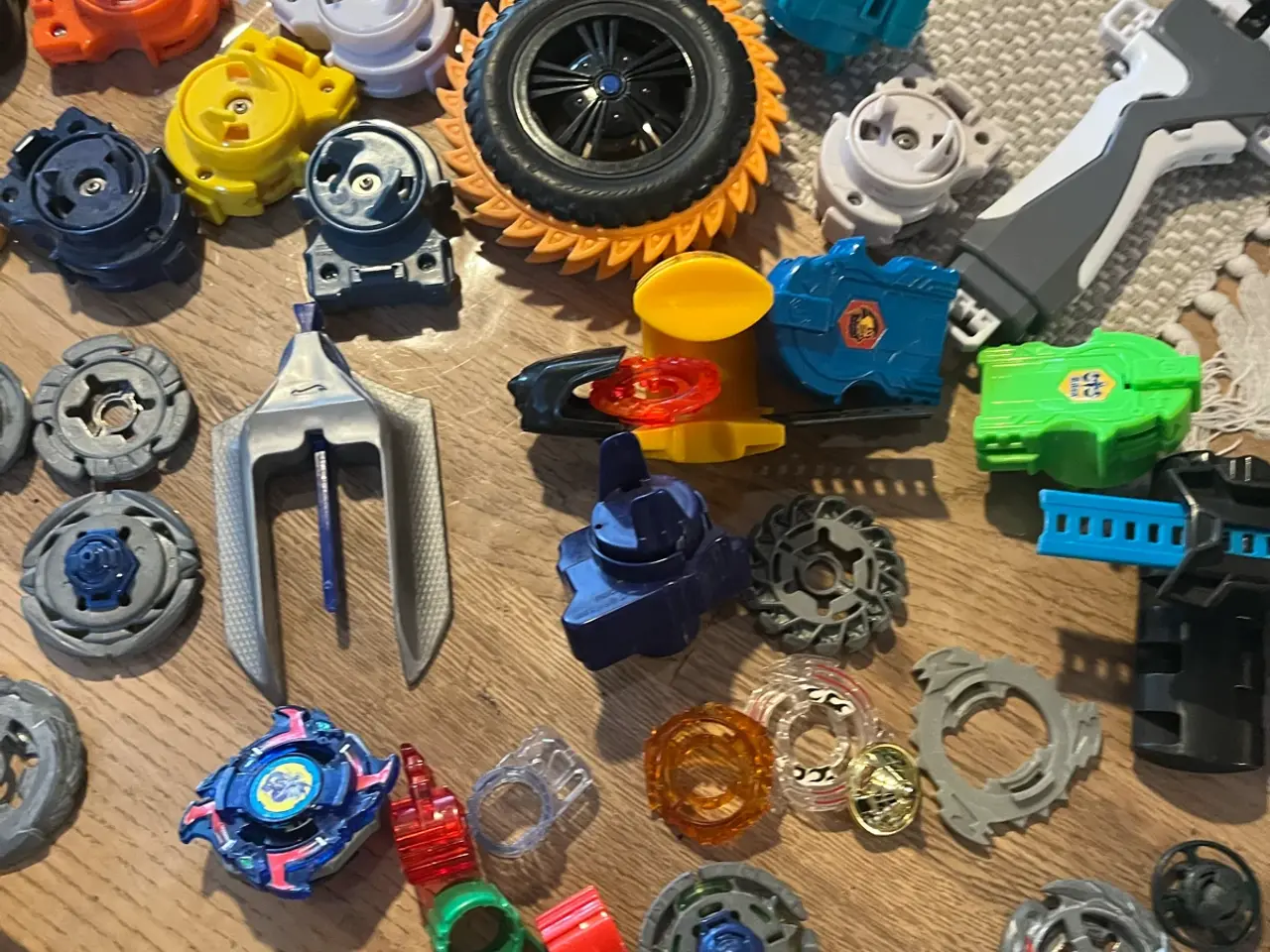 Billede 5 - Stort lot beyblade
