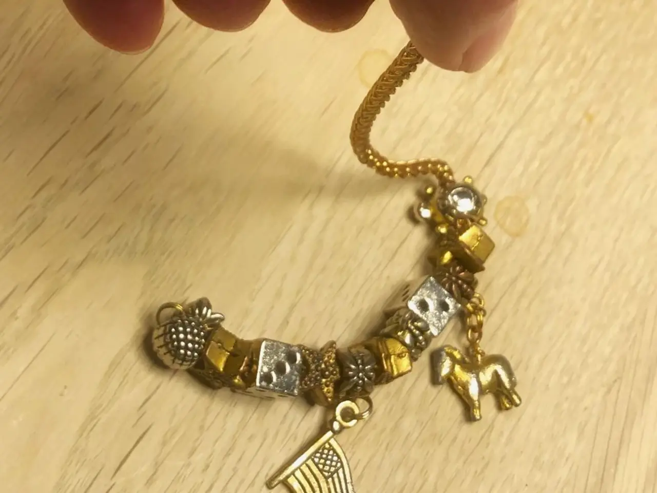 Billede 5 - Charm-armbånd. Armbånd med forskellige led.