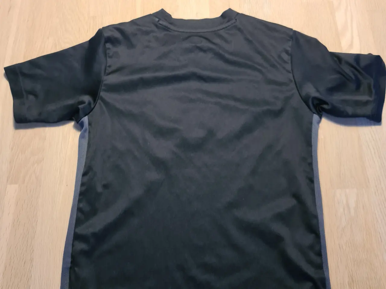 Billede 3 - Puma T-shirt str 9-10 år