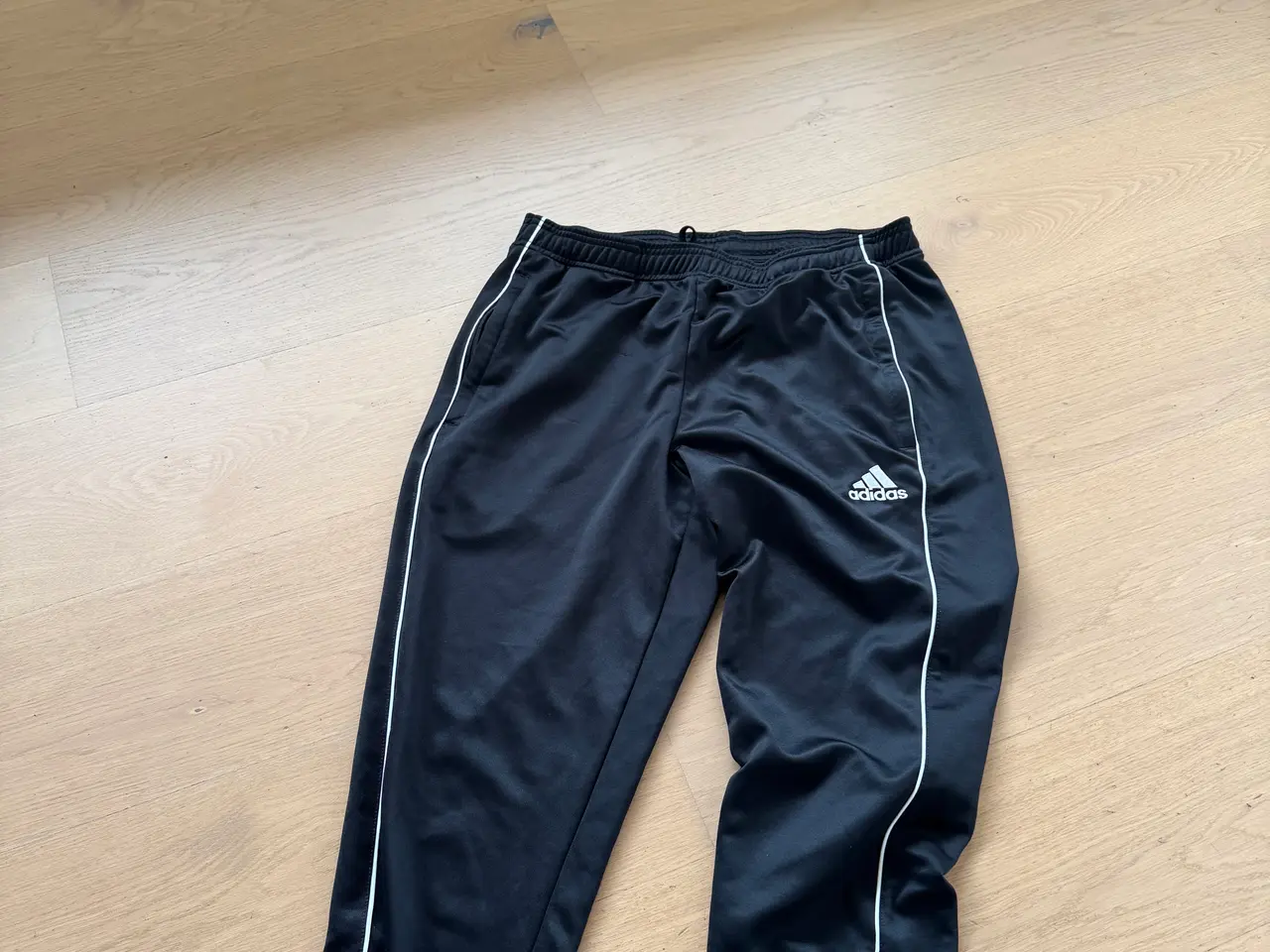 Billede 1 - Adidas træningsbukser, str. M, sorte