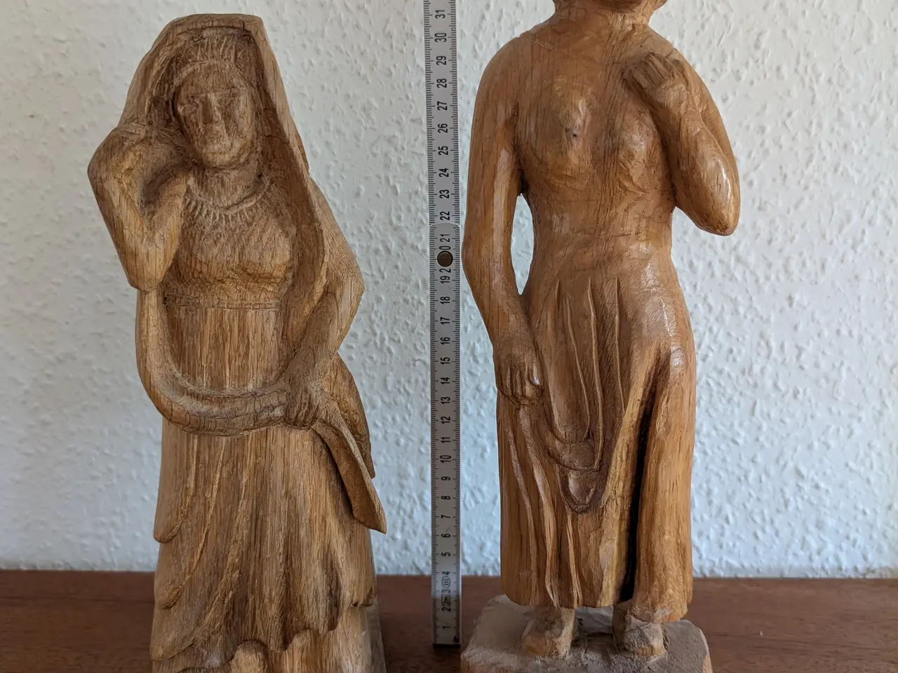 Billede 1 - Udskårne træ figurer