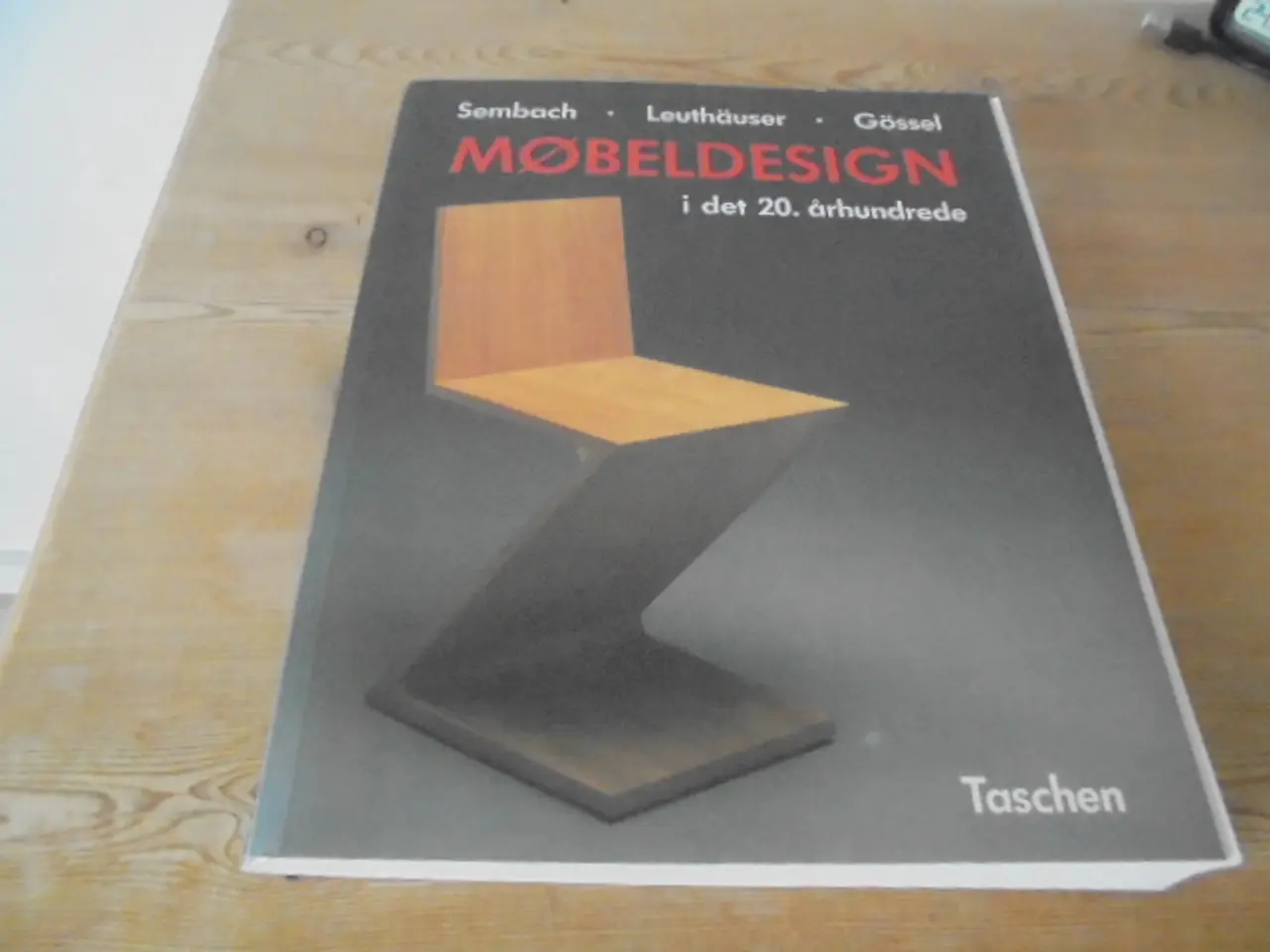 Billede 1 - MØBELDESIGN i det 20. århundrede
