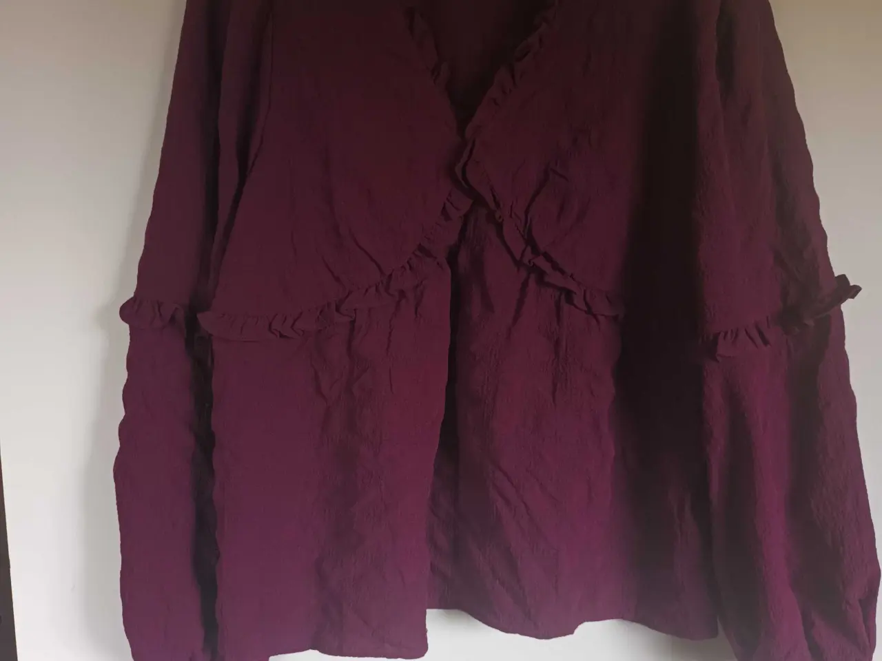 Billede 1 - Flot bluse i smuk farve.