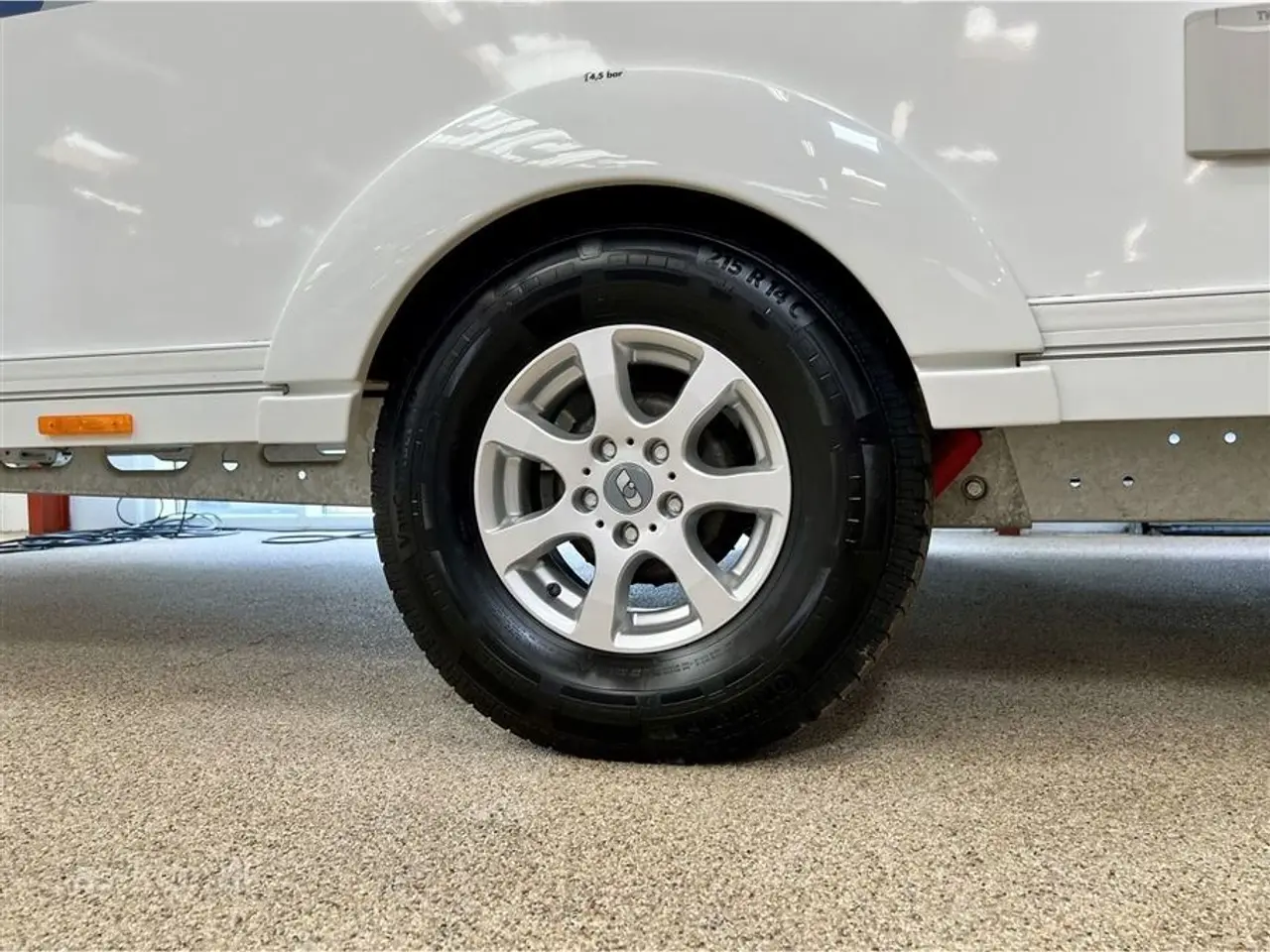 Billede 4 - 2021 - Adria Alpina 663 HT Alde Centralvarme Adria Alpina 663 HT årg. 2021. 4 sovepladser, 6 siddepladser