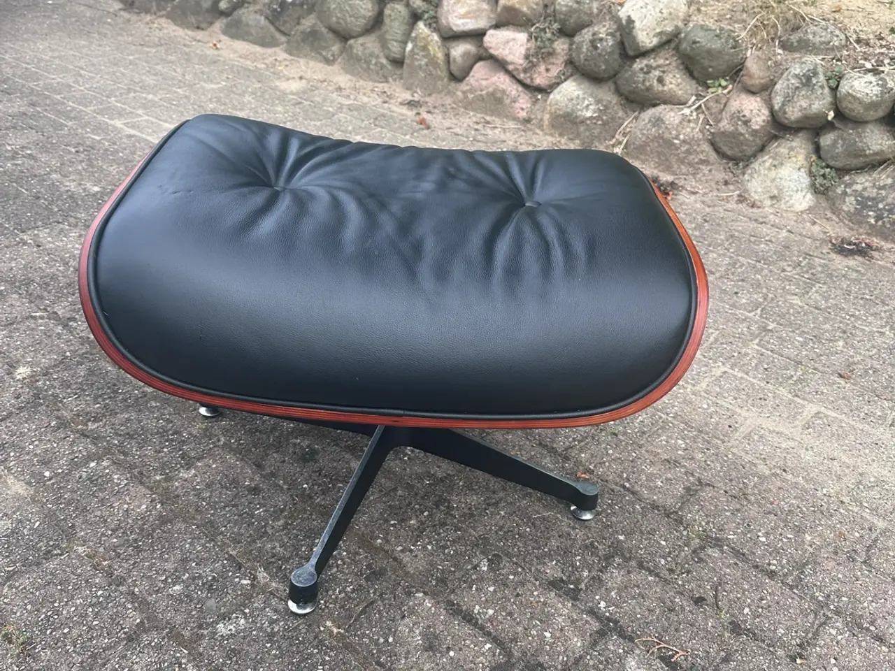 Billede 3 - Ottoman Eames inspireret i læder