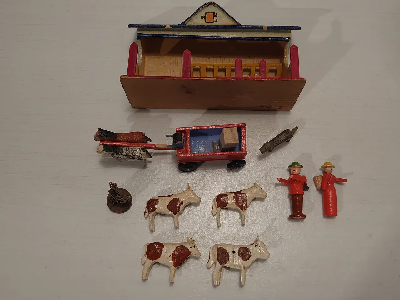 Billede 4 - Erzgebirge: Stald, dyr,hestevogn,pers.mm.Ca.1930.