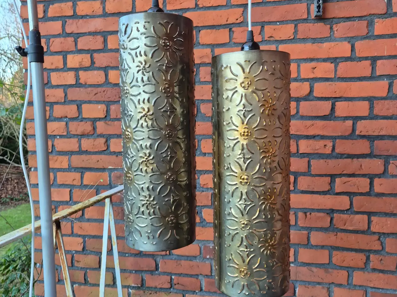 Billede 1 - Høje lamper med glade blomster-perforeringer