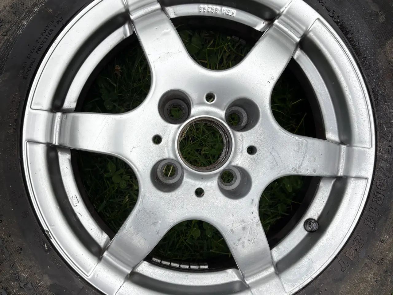 Billede 3 - Alufælge 6x14 ET 38 4x100 dårlige dæk. 