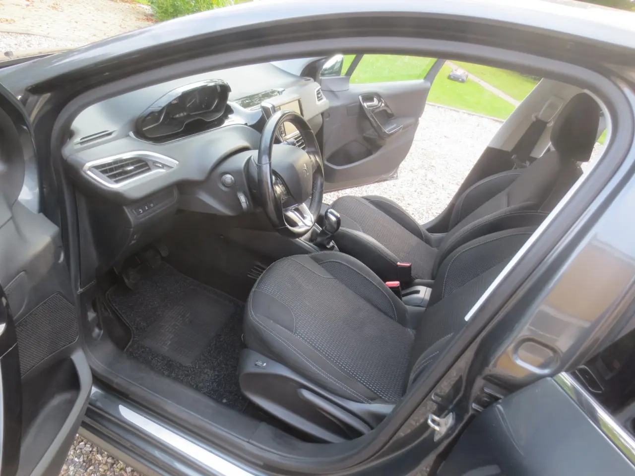 Billede 15 - Peugeot 208 1.6 BLUE HDi År 17. Synet 12/25.