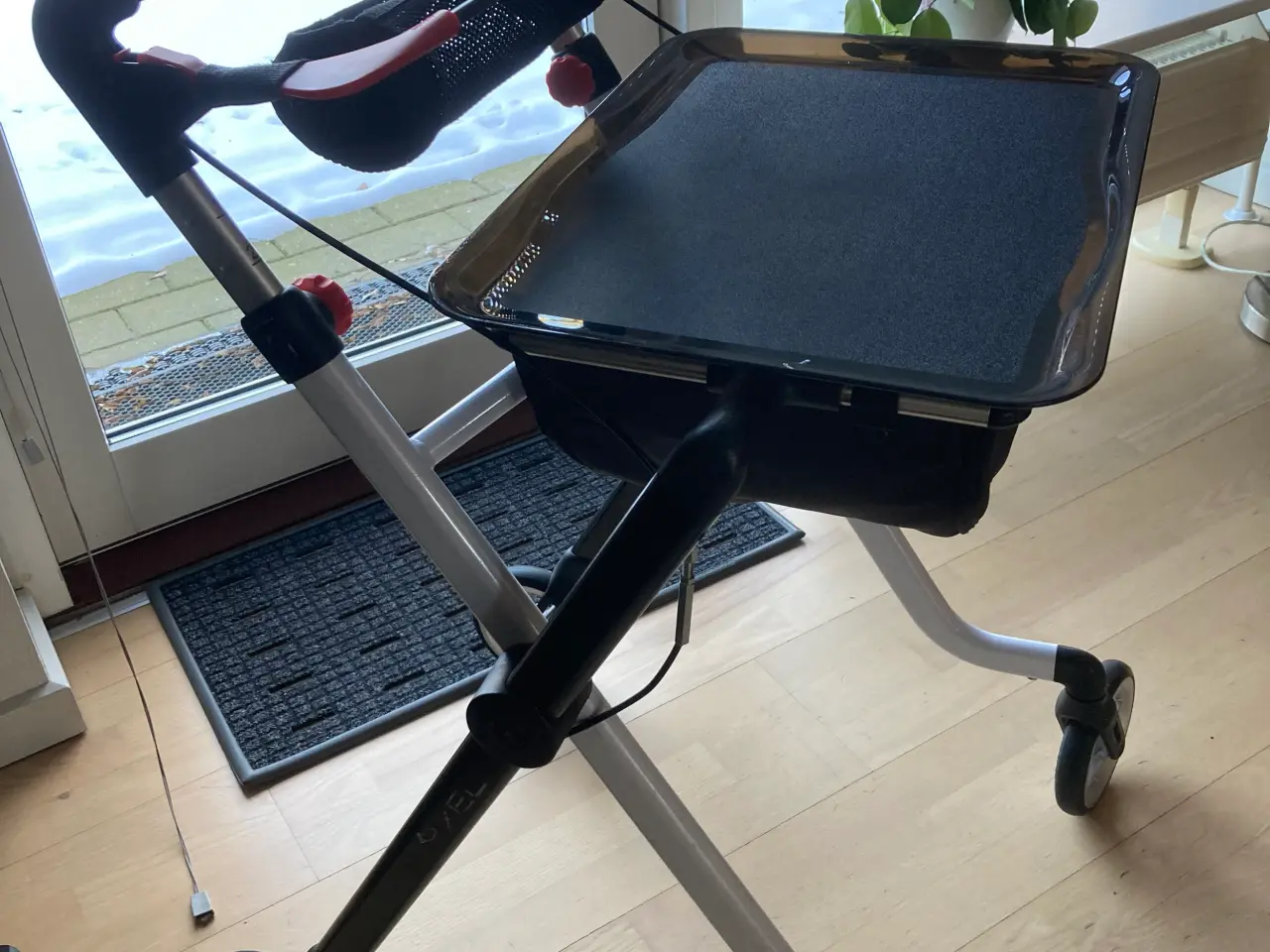 Billede 3 - Pixel Rollator, indendørs, hvid .