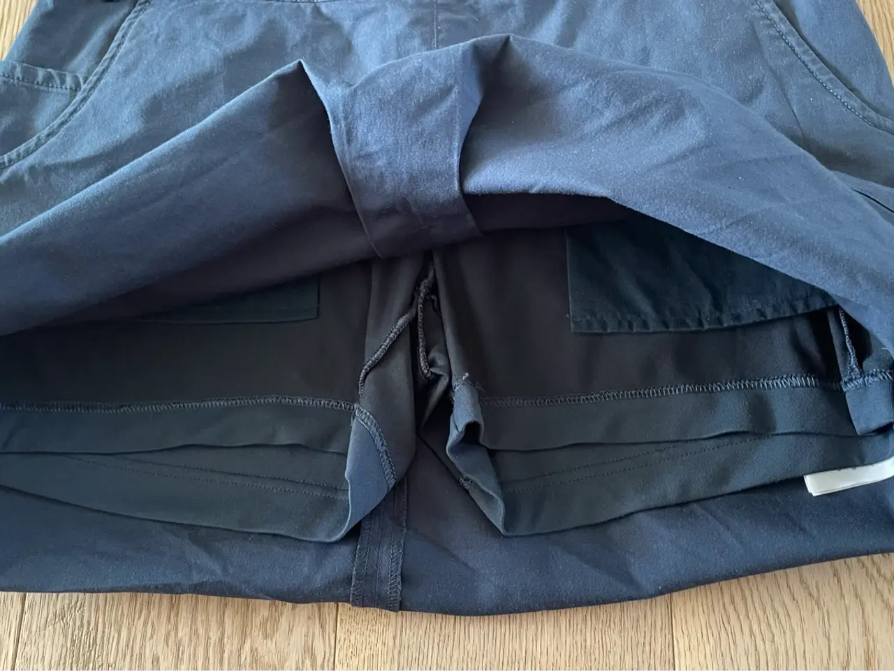 Billede 4 - Peak Performance skort / nederdel med indershorts 