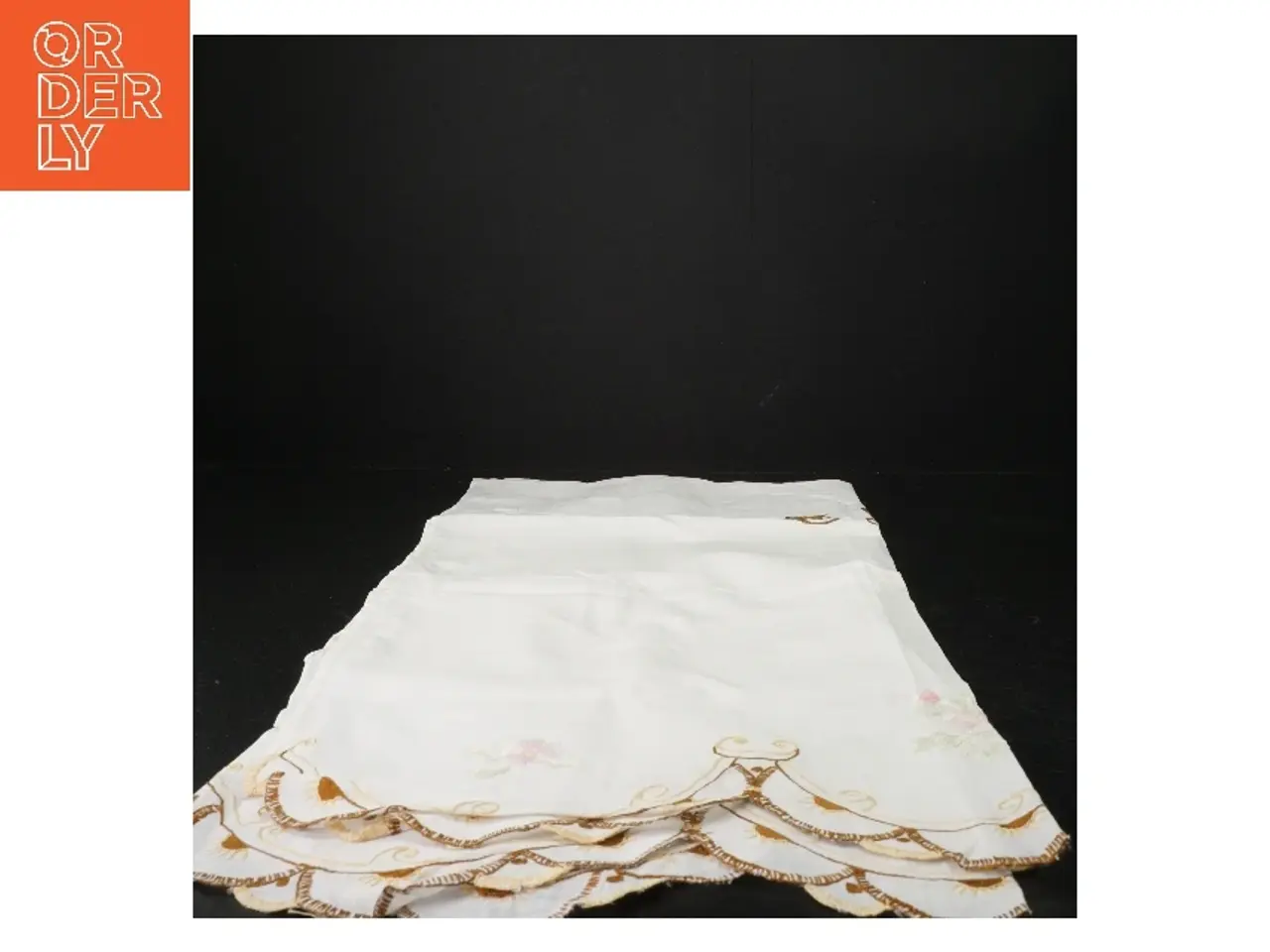 Billede 1 - Broderet dug (str. 50 x 130 cm)