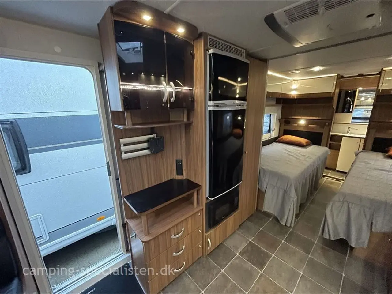 Billede 7 - 2020 - Polar Customized 680 Polar Customized 680 med enkeltsenge og endebadeværelse model 2020 - kan nu ses hos Camping-Specialisten.dk