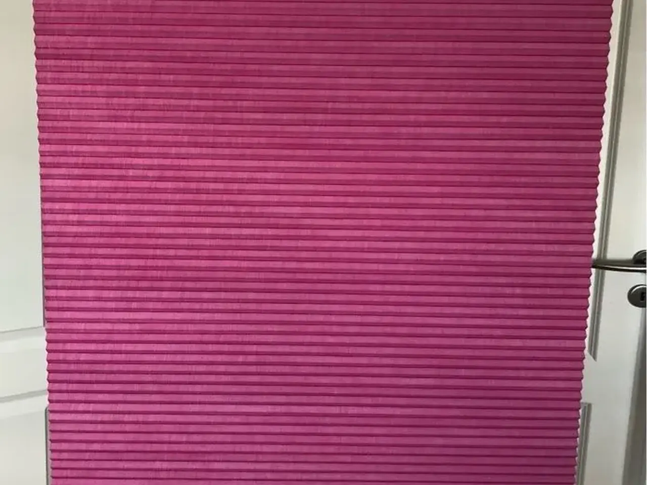 Billede 1 - Luxaflex pink/hvid str. 70,5 x 120