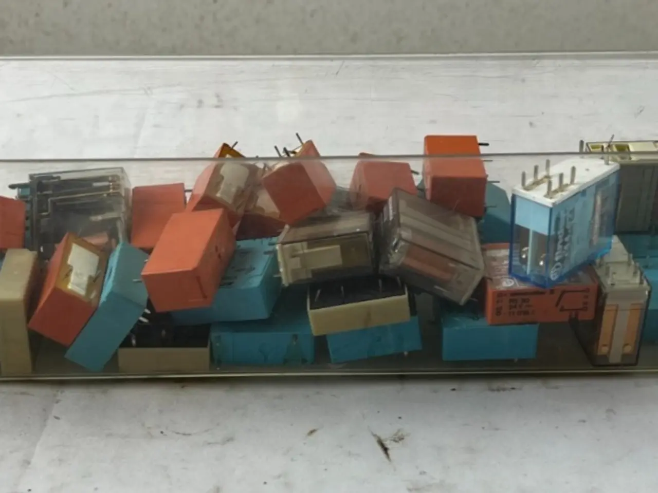 Billede 1 - relæ parti Schrack Siemens Finder Tyco 24V Control