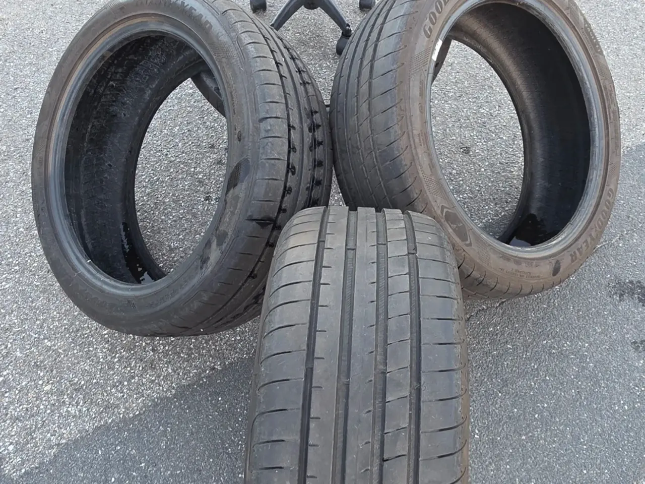 Billede 5 - 4 stk. Goodyear 235/45 R19, SOM NYE. 99% mønster