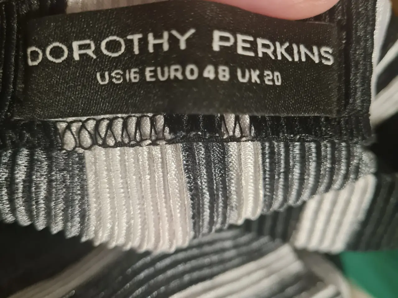 Billede 4 - Nederdel str 48 Dorothy Perkins