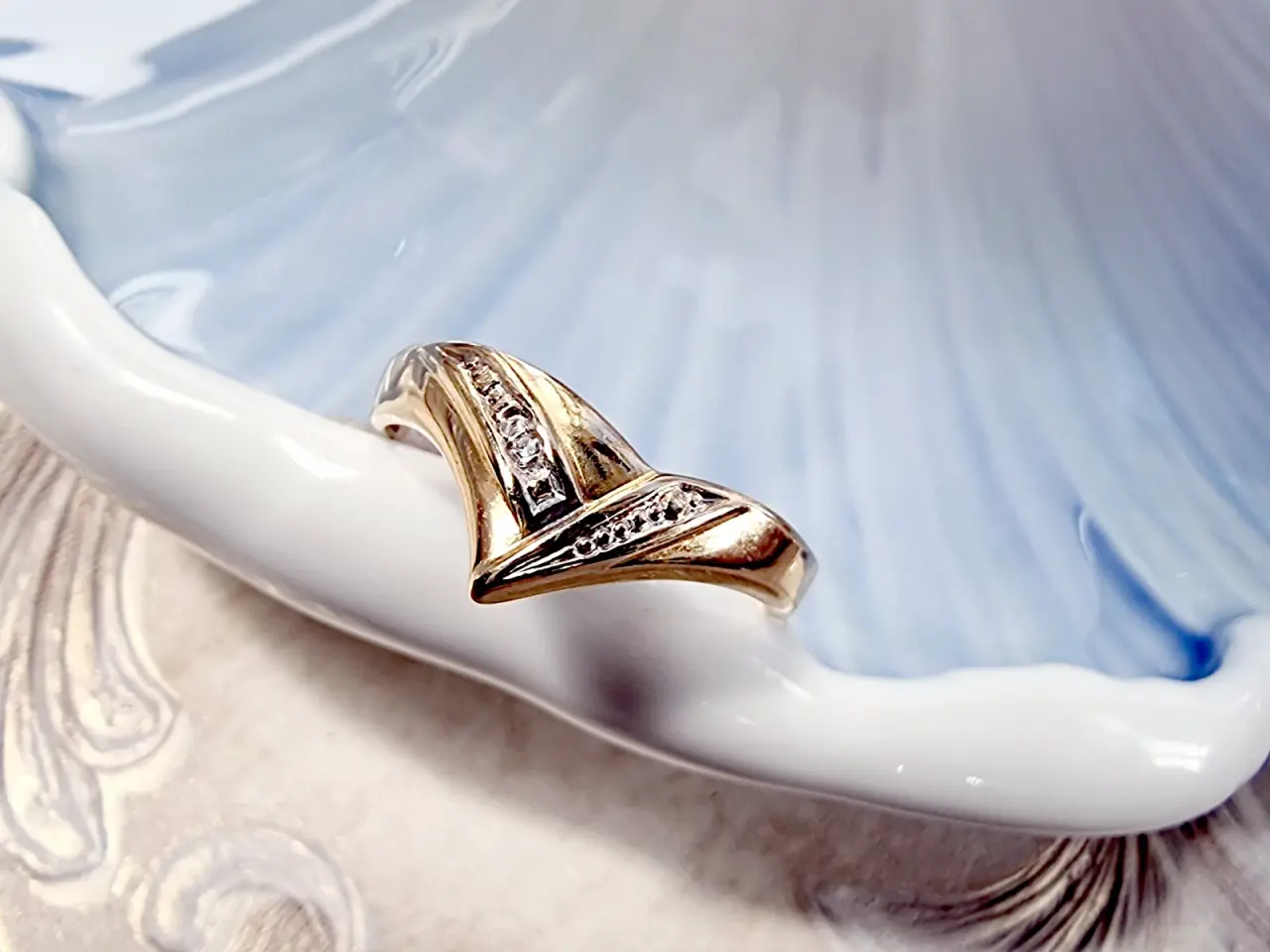 Billede 2 - 18 karat guldring med diamant 