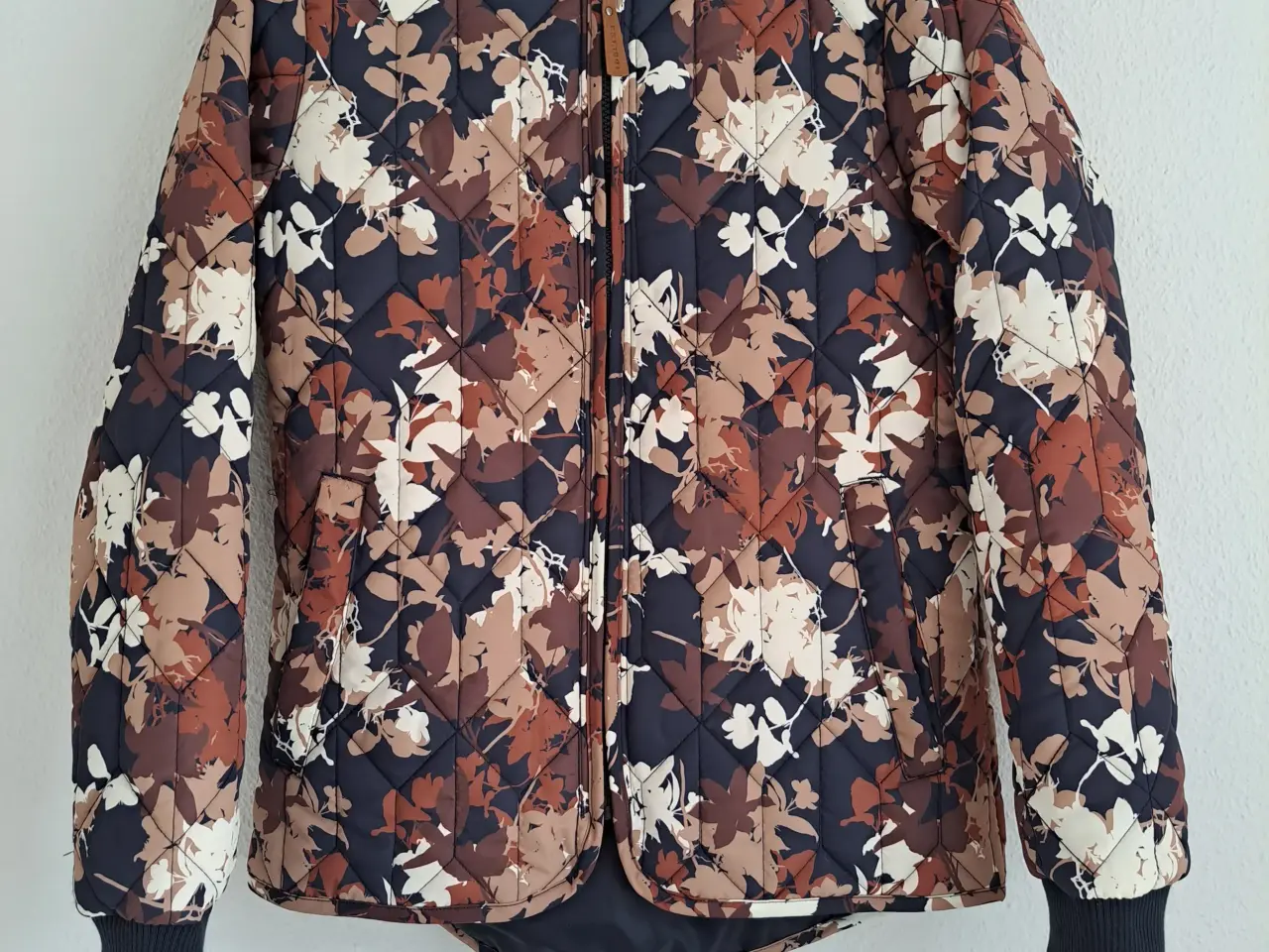 Billede 3 - Dame jakke med blomster 
