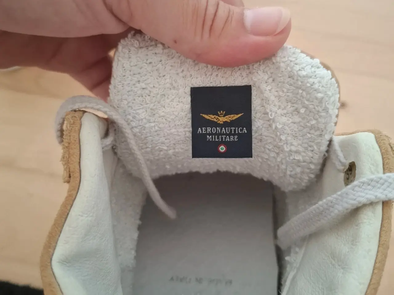 Billede 2 - Limited Edition Aeronautica MILITARE i ruskind.
