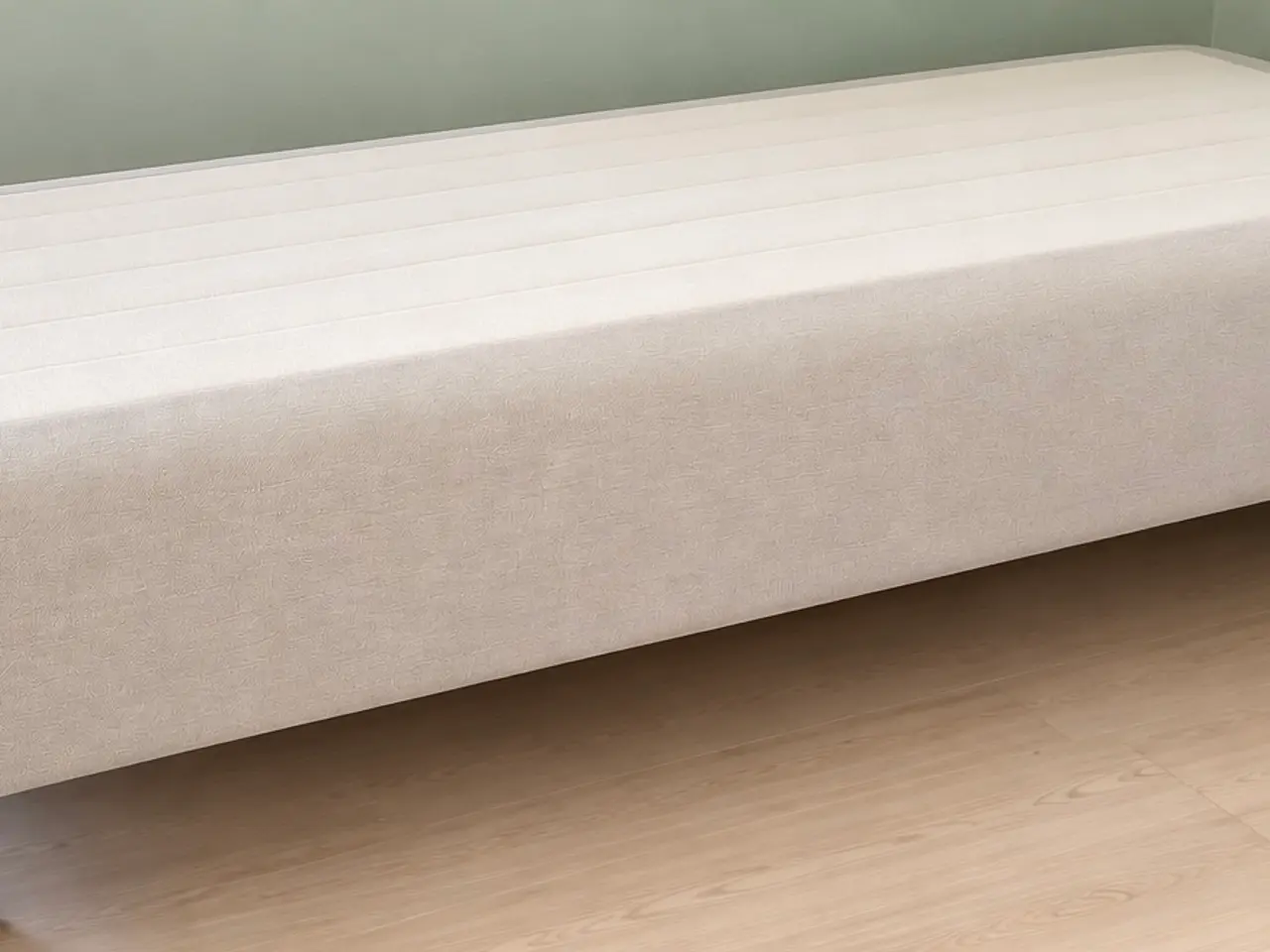 Billede 1 - Elegant og stilren seng fra JYSK – 90 × 200 cm