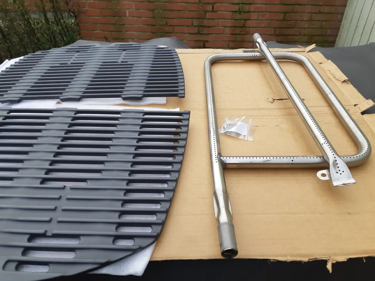 Billede 1 - Weber gasgrill -riste og brændere Q300-3200-3000-