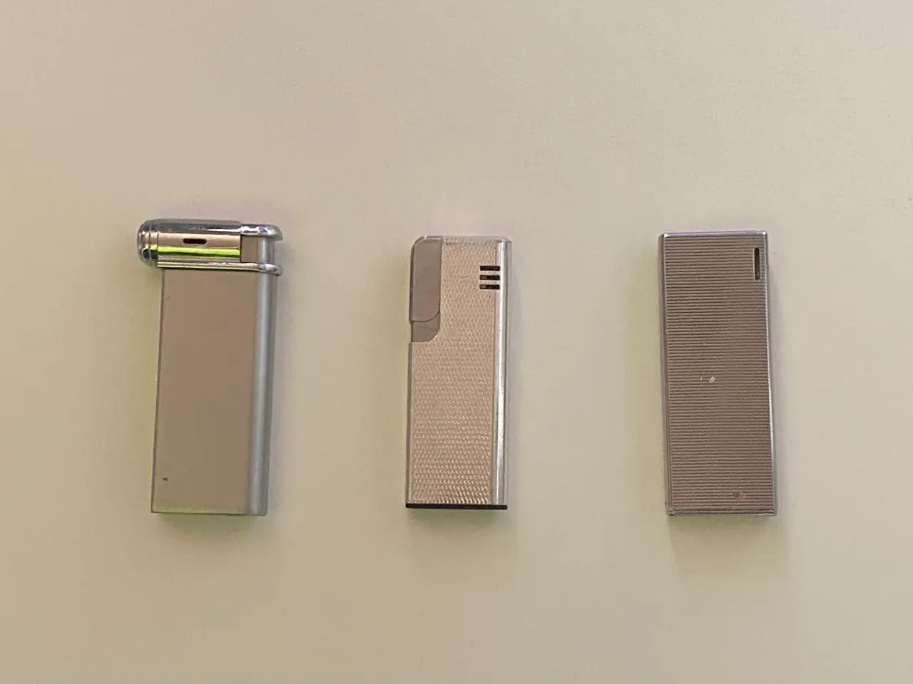 Billede 2 - 3 krom, heraf 1 pibelighter, gas og sten, kr. 50,-