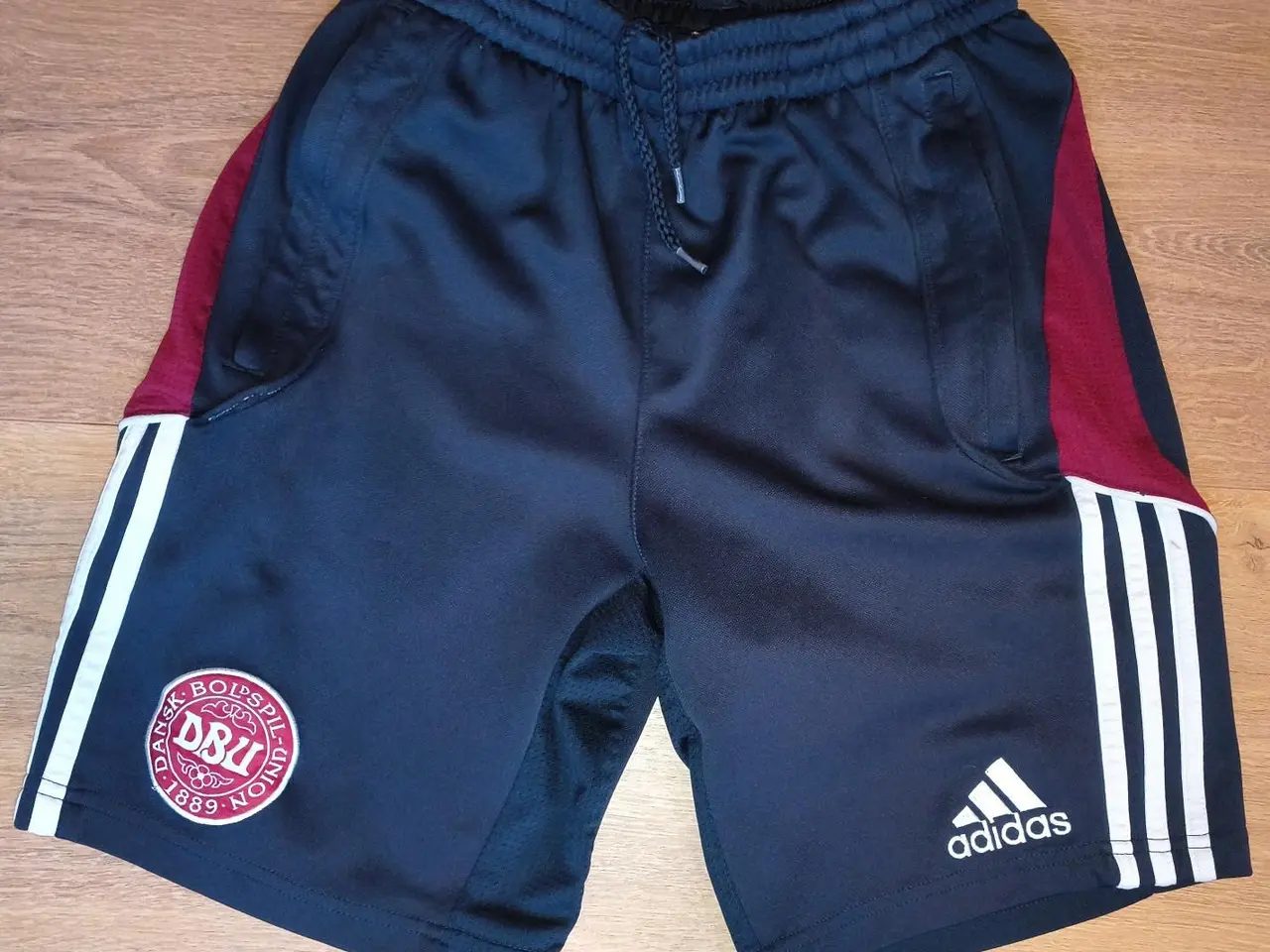 Billede 1 - DANMARK/DBU SHORTS, STR 11-12 ÅR, I FLOT STAND