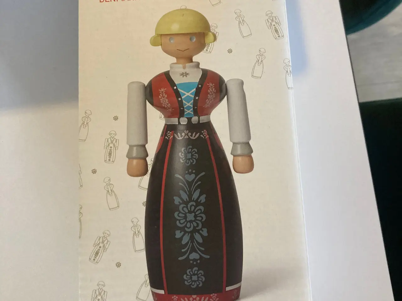 Billede 1 - Kay Bojesen. Norsk bunad