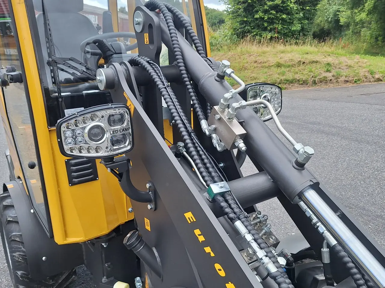 Billede 14 - Eurotrac W11 mellem arm  førehus