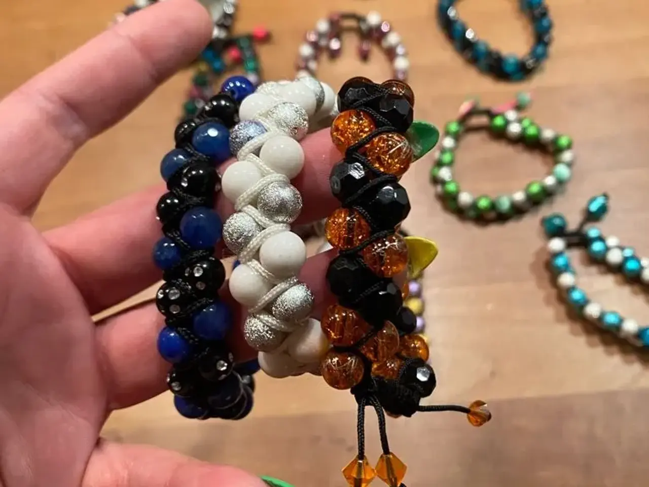 Billede 2 - Nye knyttede armbånd