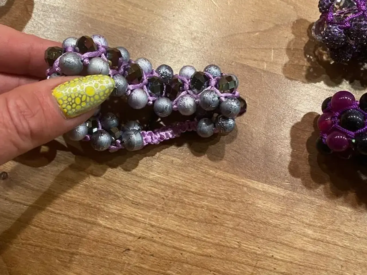 Billede 3 - Flotte nye knyttede armbånd