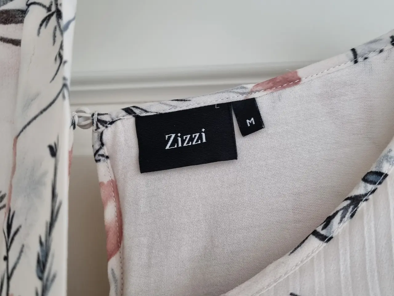 Billede 2 - Zizzi kjole str M (44-46) lys beige med blomstermø