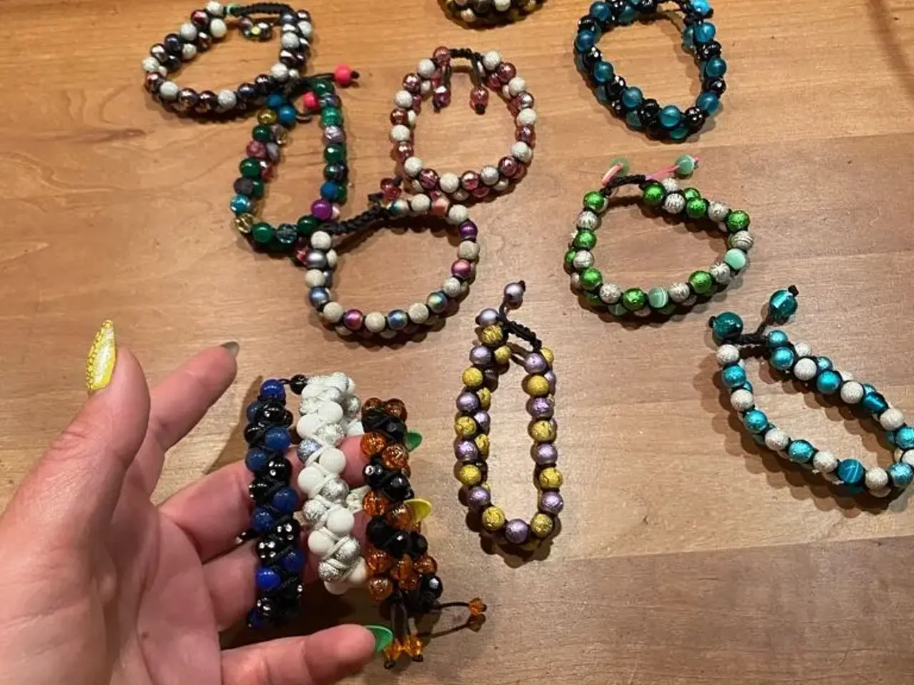 Billede 1 - Nye knyttede armbånd