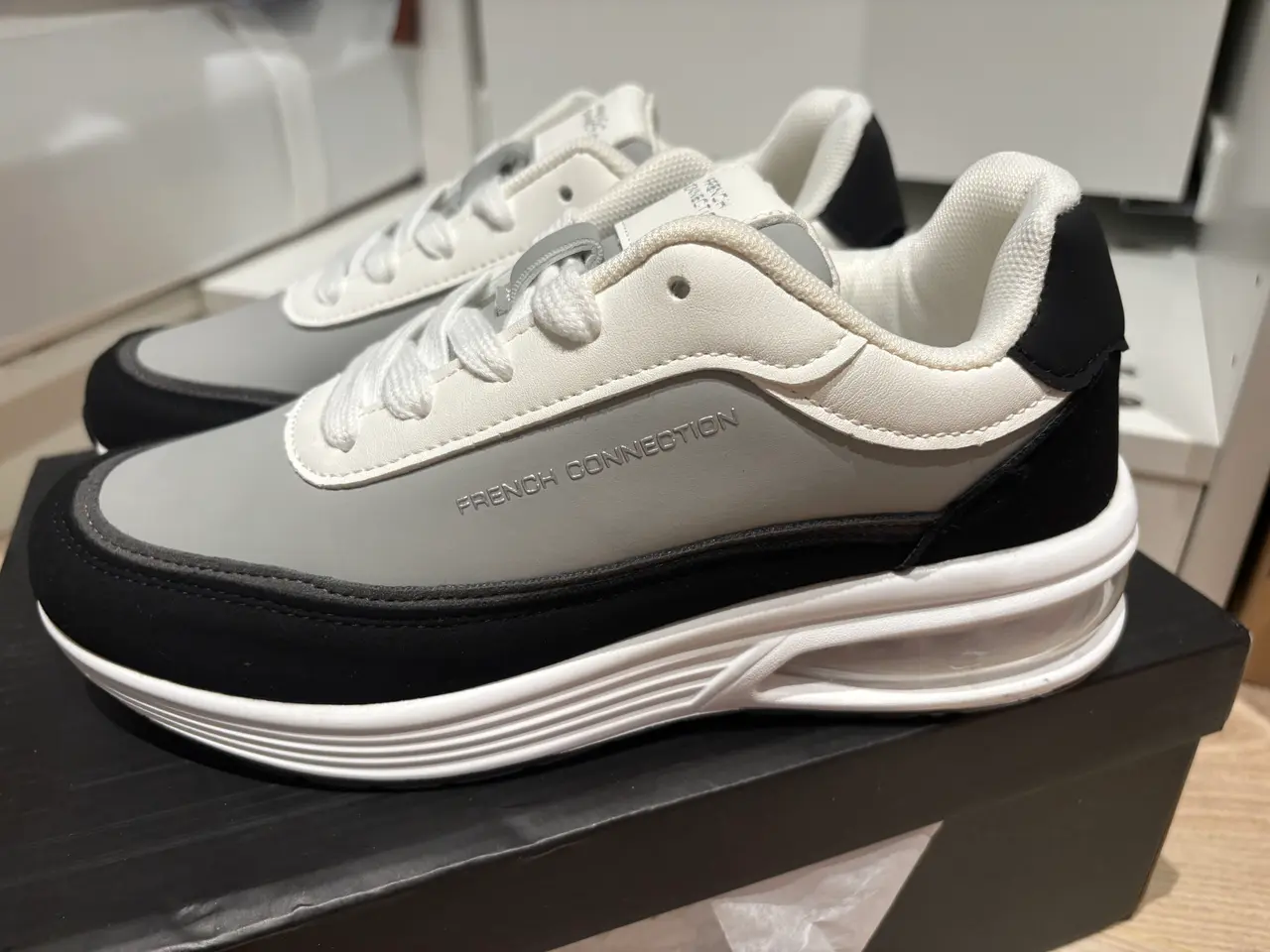 Billede 1 - Sneaker i sort og hvid 