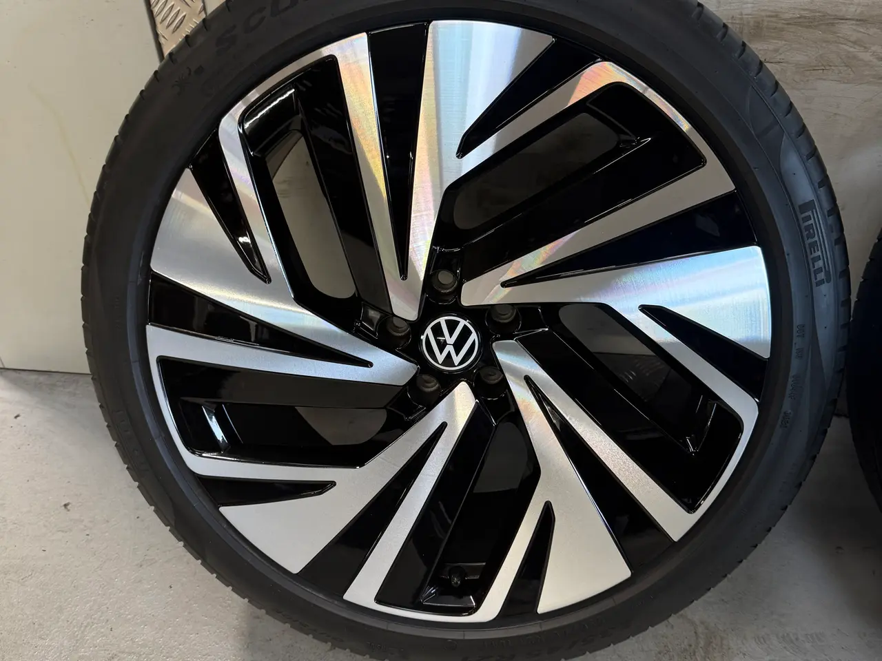 Billede 2 - Originale 21” vw id4/id alufælge med Pirelli dæk