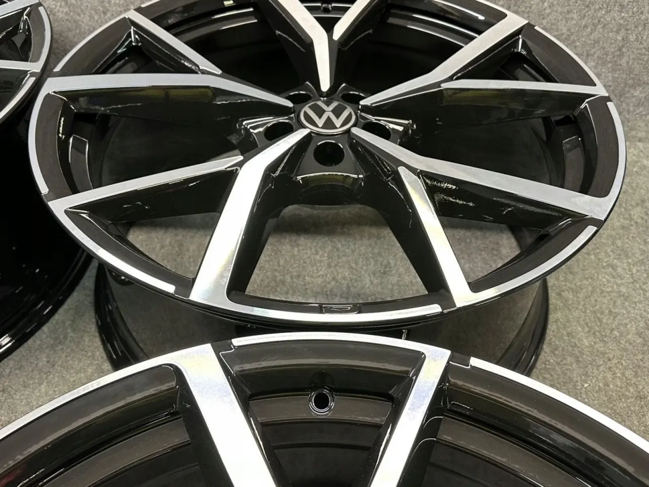 Billede 3 - ALUFÆLGE VW TOUAREG III R-Line Estoril 22''