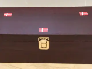 Vingavekasse med tilbehør.