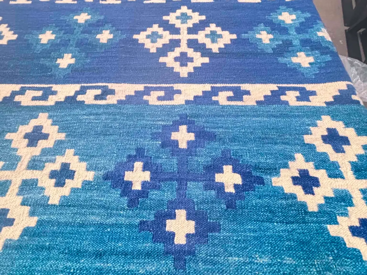 Billede 3 - Idaho uldtæppe 160 × 230 cm – Håndlavet – Blå/Hvid