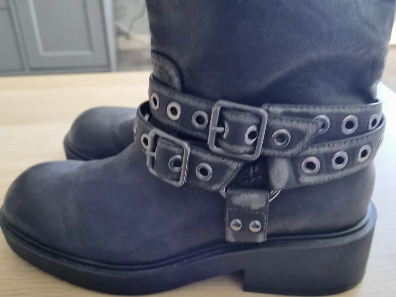 Billede 5 - Bershka helårs biker støvler, sort stonewash look