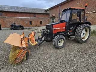 Valtra 455 - Nesbo FH2200 hydraulisk fejekost / sweeper