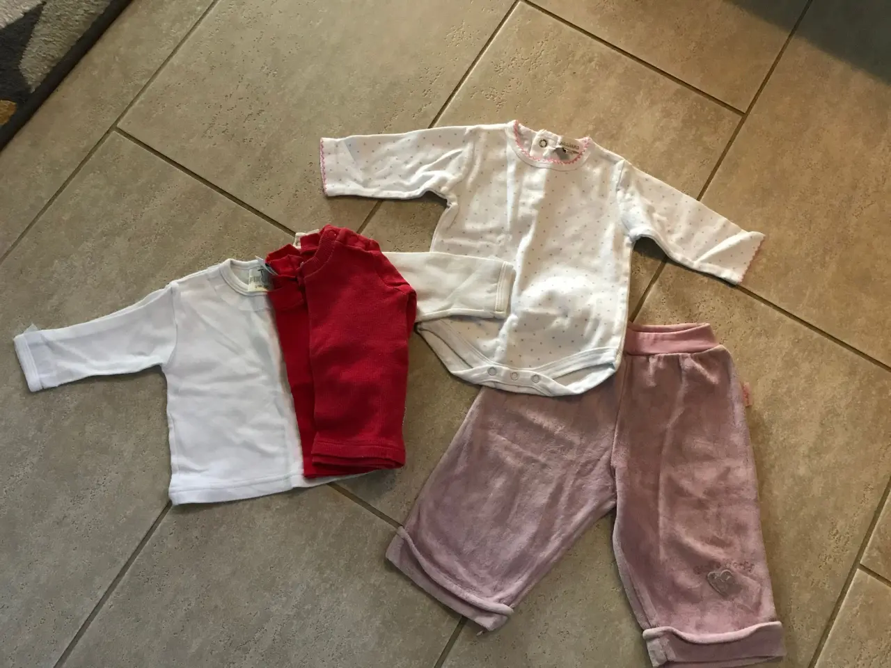 Billede 1 - Pigetøj, 5 dele, str. 56