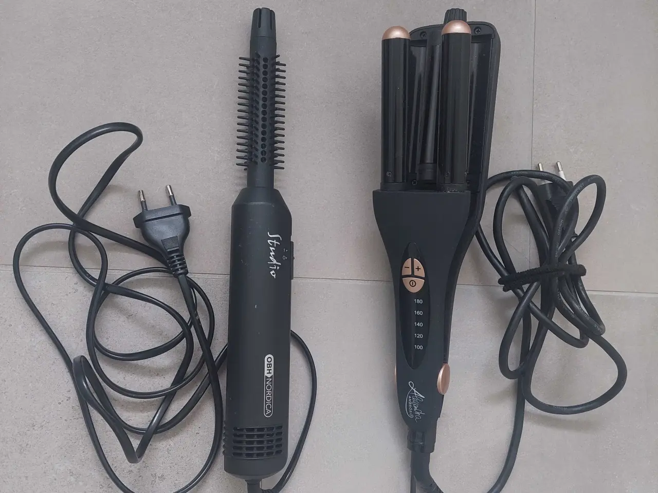 Billede 2 - Hårstyler × 2 (50 kr)