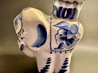 Vintage håndmalede genstande af porcelæn.